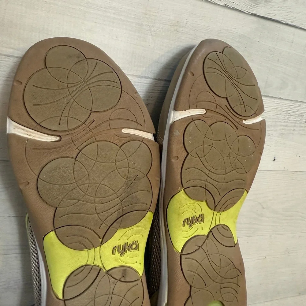 Ryka Women's tan Tensile Ballet‎ Flat Slip-on Comfort Shoes Size 9